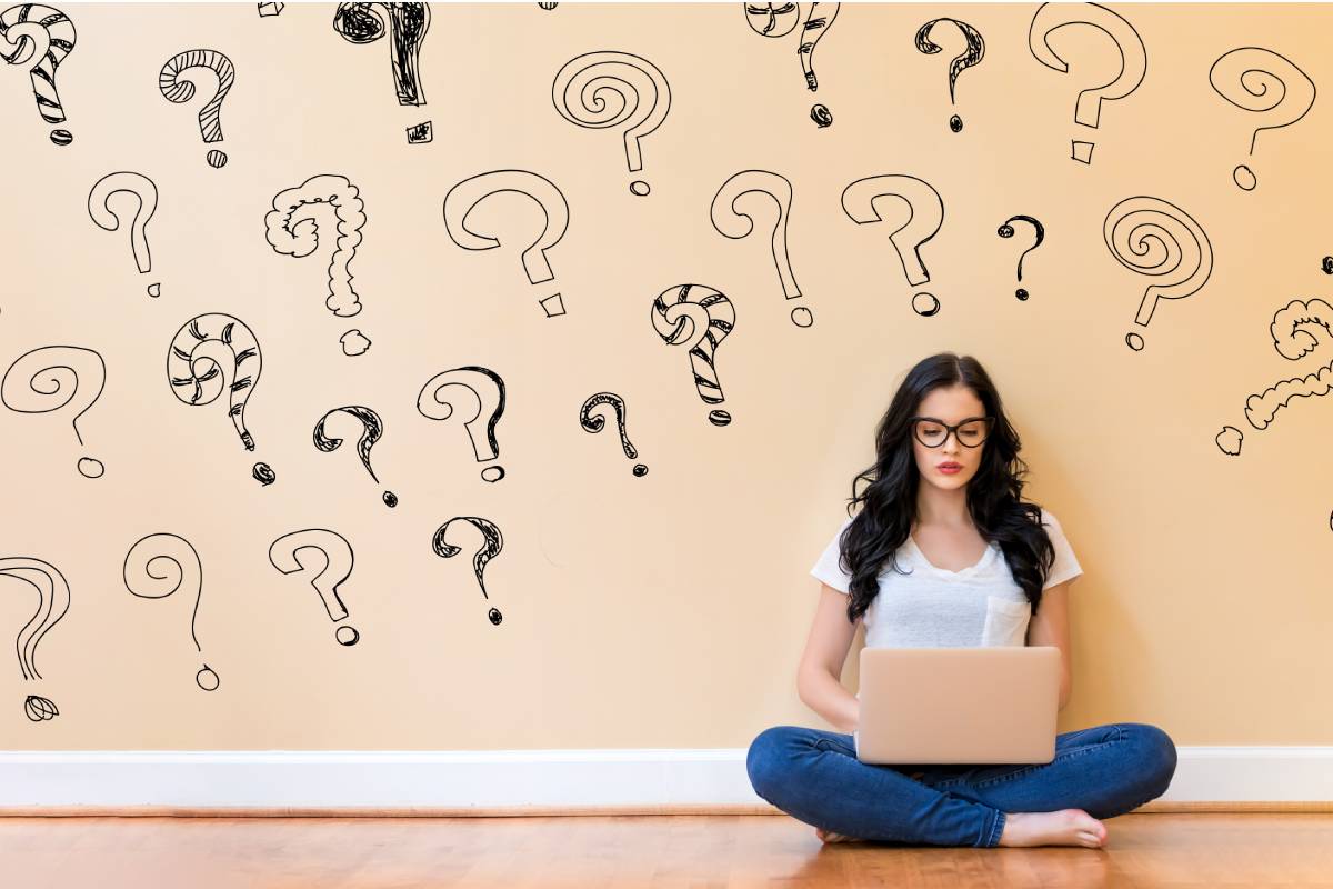 What causes chronic pelvic pain in women?